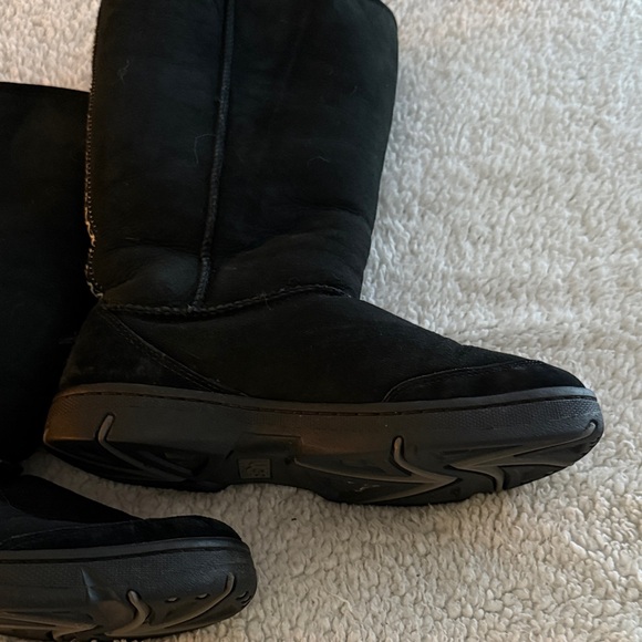 UGGS - Picture 7 of 10